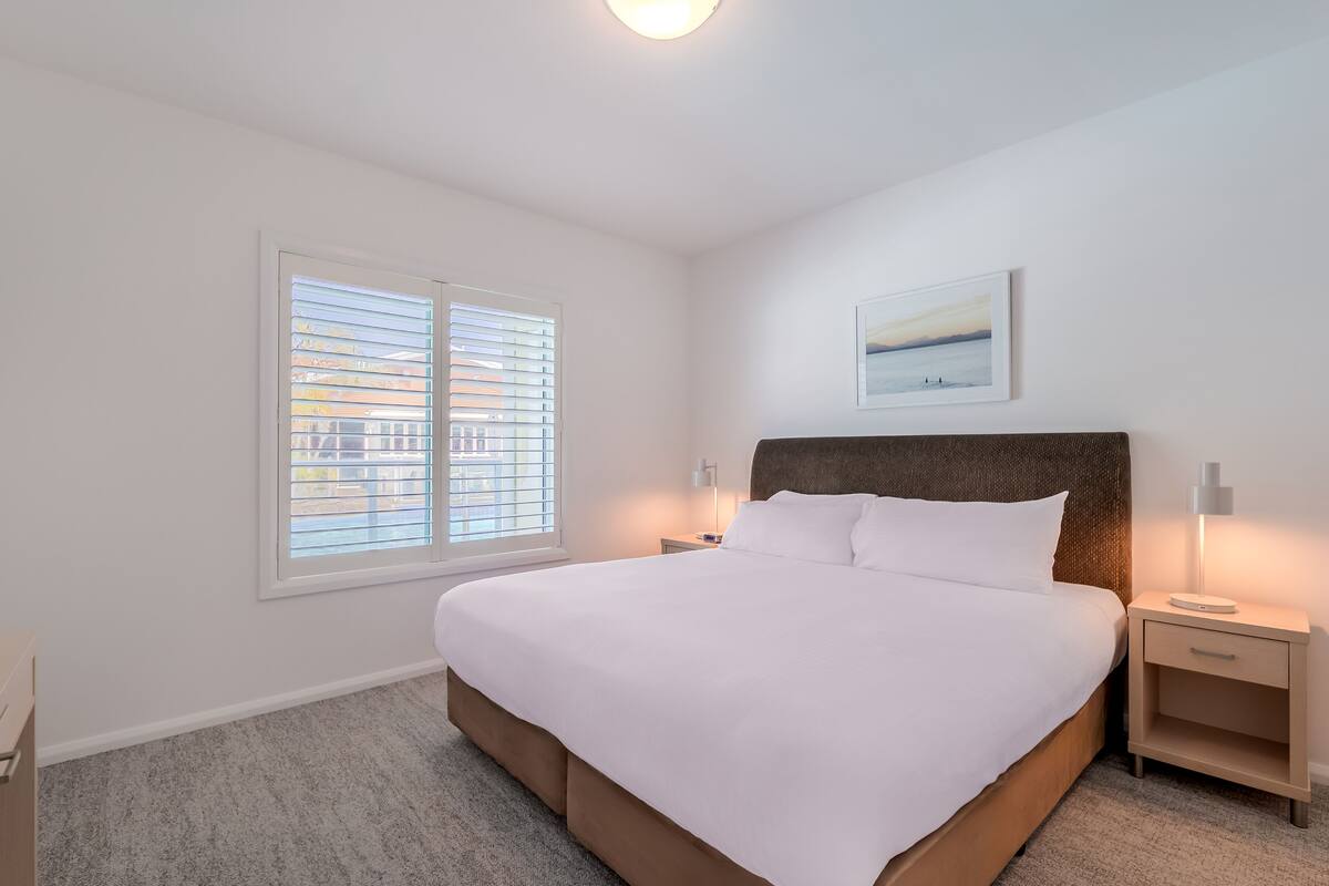 Iron/ironing board, WiFi (surcharge), bed sheets