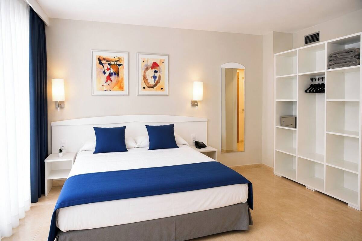 Apartment, 2 Bedrooms | Soundproofing, WiFi (free), bed sheets