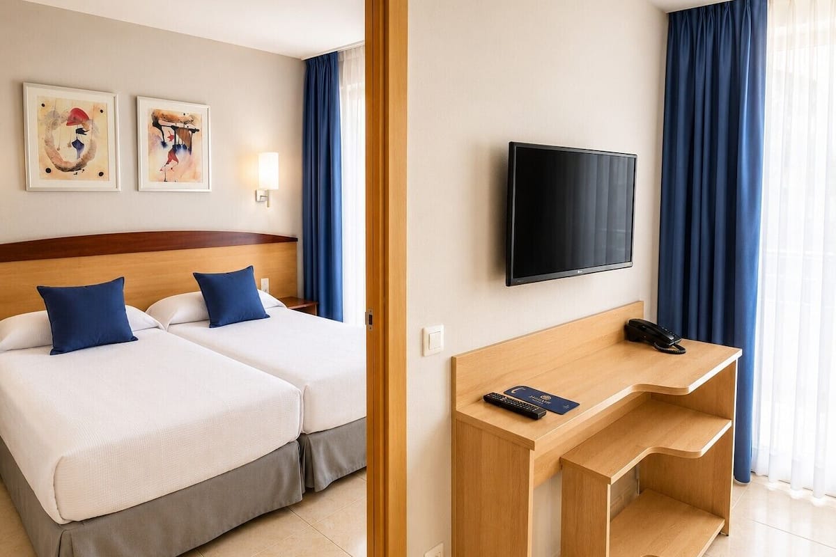 Soundproofing, WiFi (free), bed sheets