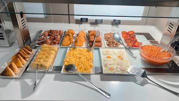 Petit déjeuner buffet (12.5 EUR par personne)