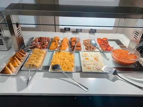 Desayuno buffet diario (EUR 12.5 por persona)