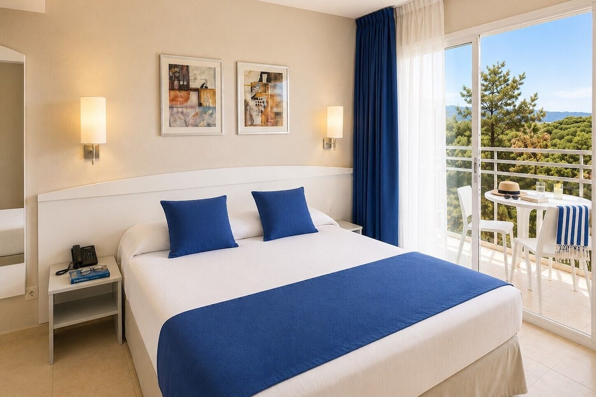Apartment, 1 Bedroom, Sea View | Soundproofing, WiFi (free), bed sheets