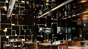 2 restaurants; breakfast, lunch, and dinner served - Coatel Chèreville (Seoul)