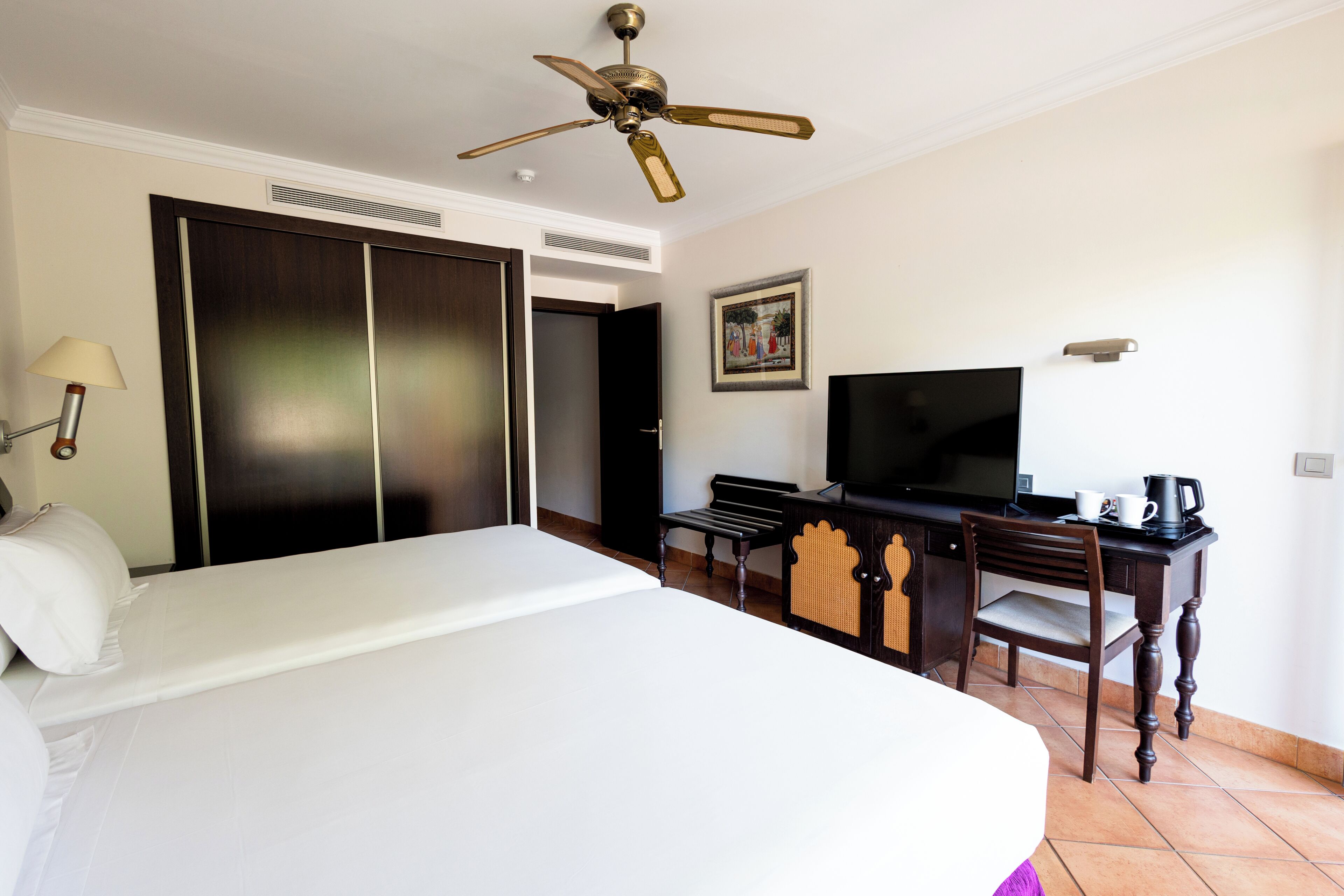 Habitación doble superior | Minibar, caja fuerte, escritorio y cunas gratuitas