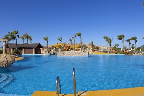 Indoor pool, outdoor pool, pool umbrellas, sun loungers - Playazimbali (Vera)