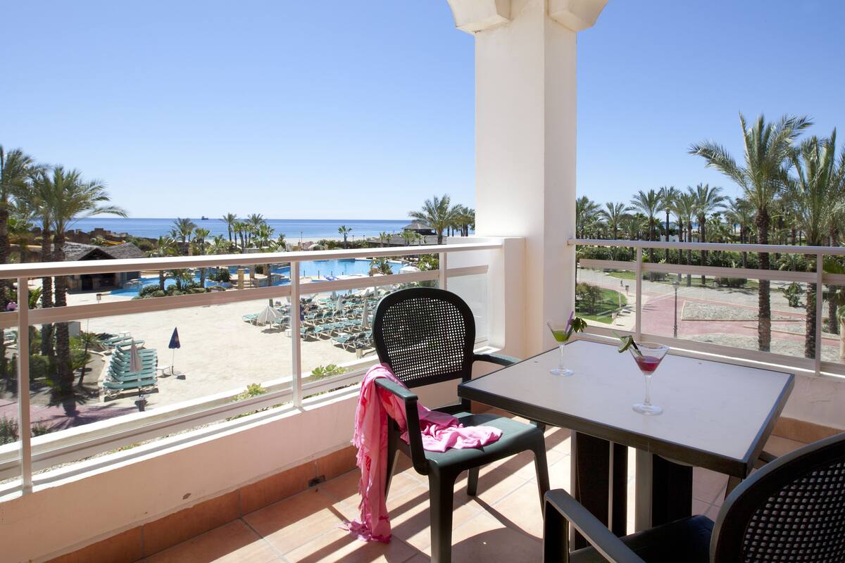 Suite, 1 Bedroom, Garden View | Terrace/patio