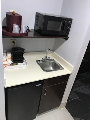 Microwave - Comfort Suites Olive Branch - Memphis South (Olive Branch)