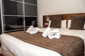 Room - Apartamentos Turisticos Madanis (L'Hospitalet de Llobregat)