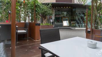 S'hi serveixen esmorzars, dinars i sopars