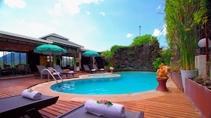 Outdoor pool - The Royal Palm Beachfront (Patong)