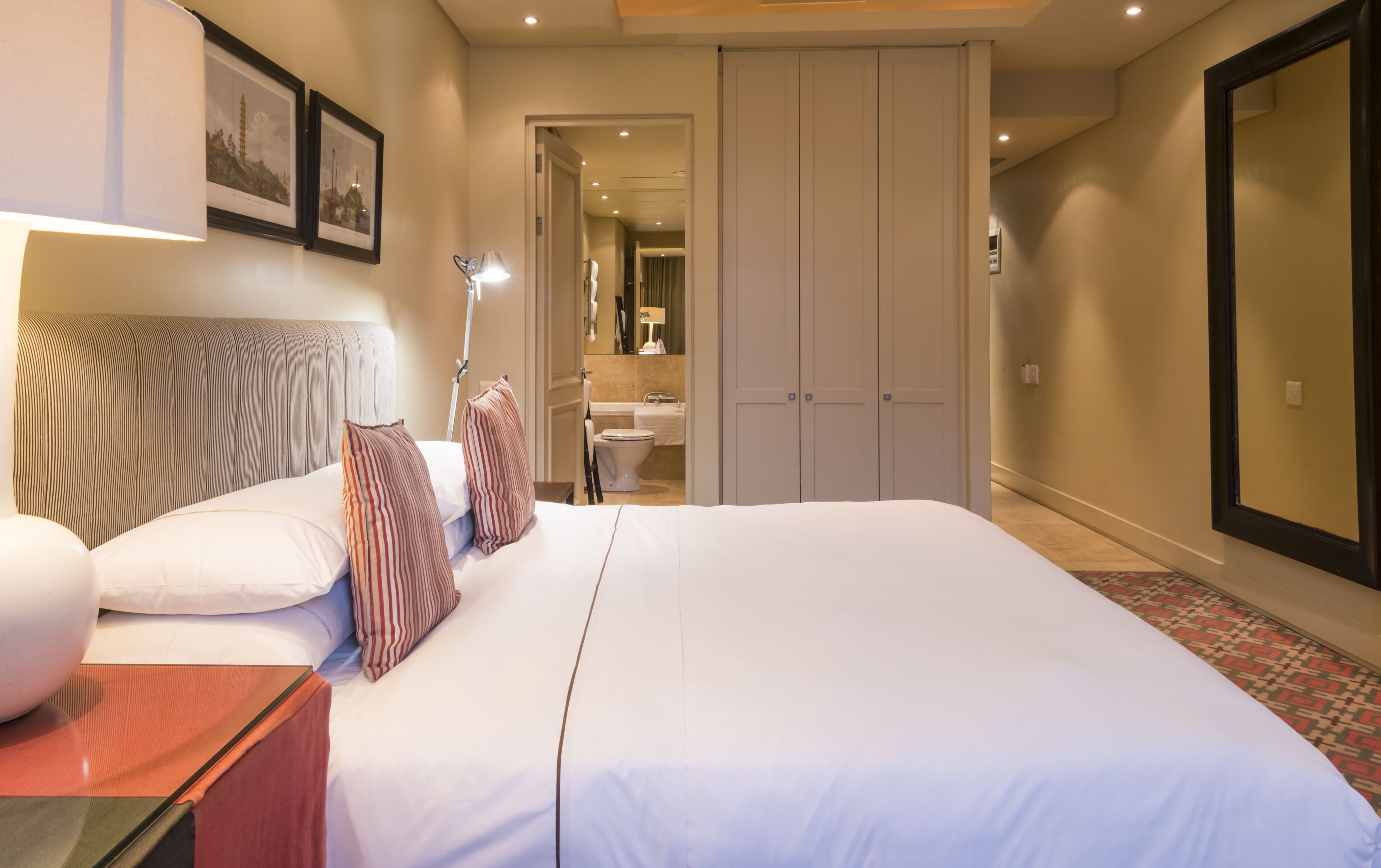 premium bedding, in-room safe, desk, laptop workspace