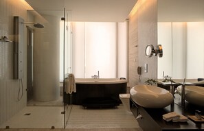 Suite | Bathroom | Towels - Galaxy Hotel & Spa (Gurugram)