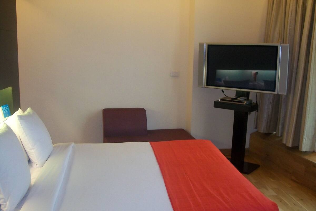 Suite | Premium bedding, rollaway beds (surcharge)