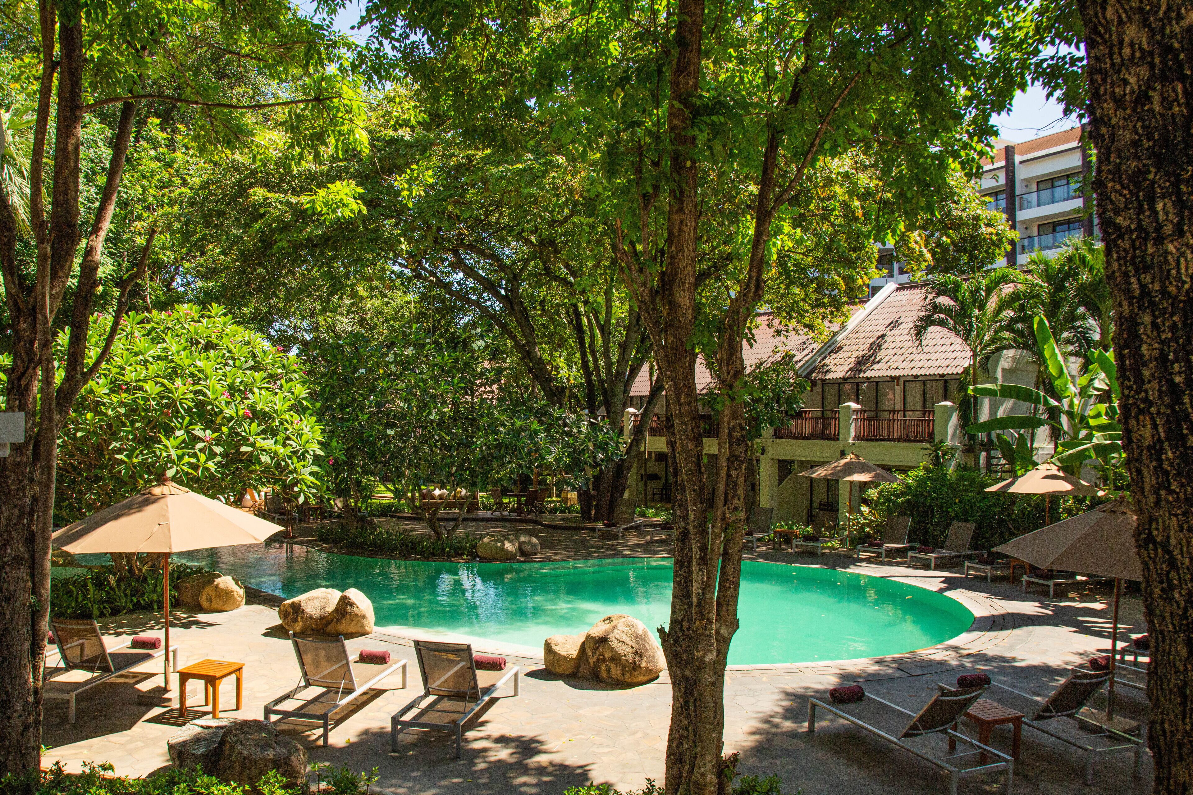 2 outdoor pools, open 7 am to 9 pm, pool umbrellas, pool loungers