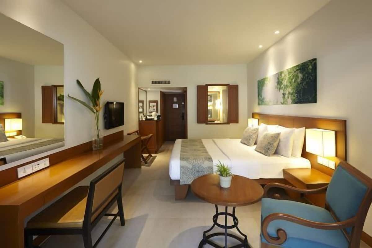 Minibar, in-room safe, individually furnished, desk
