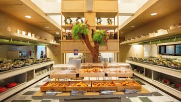 朝食 (ビュッフェ)、毎日提供 (1 名様 690 THB)