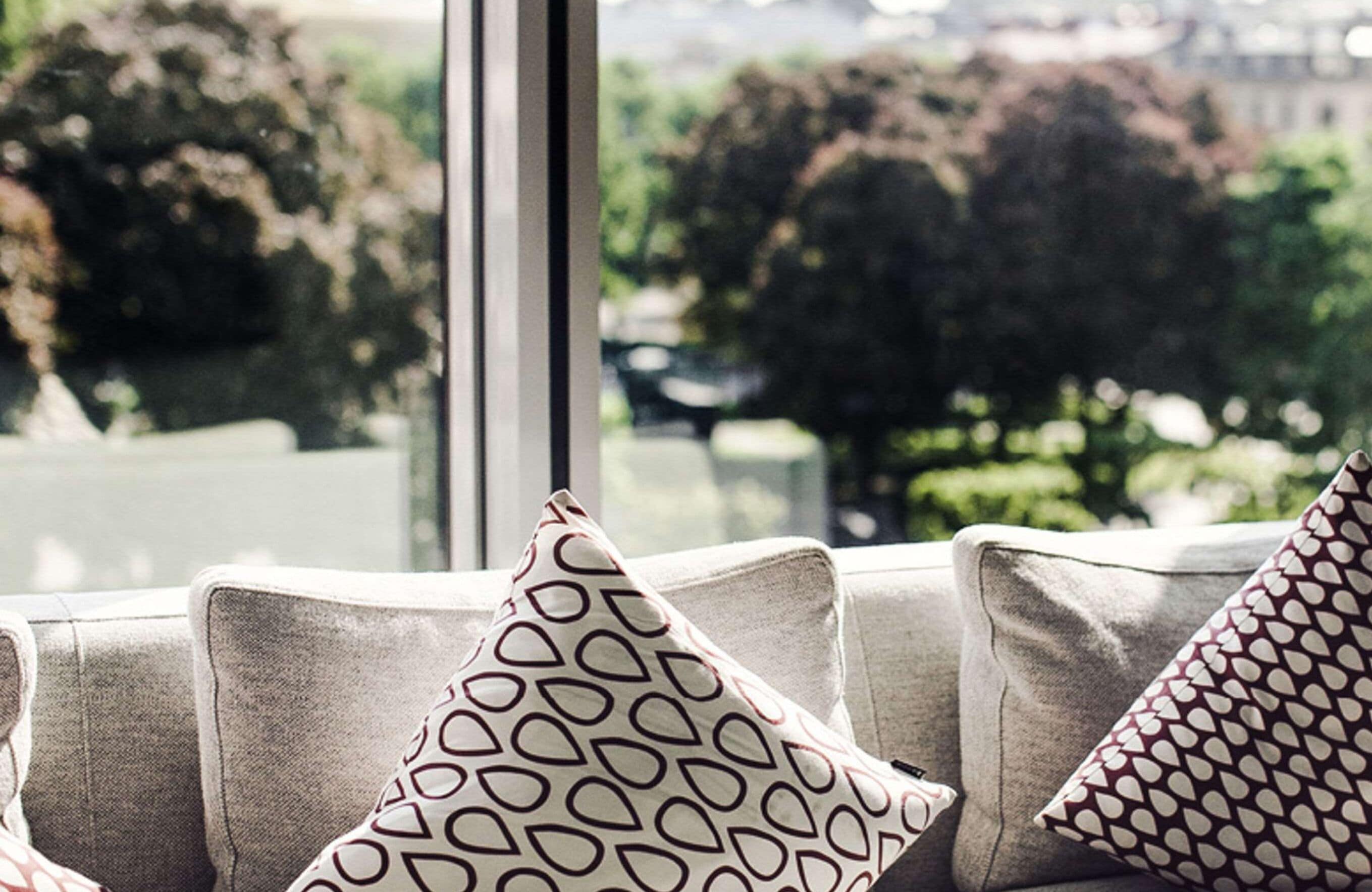 deluxe room, non smoking | 1 bedroom, hypo-allergenic bedding, down duvets, minibar