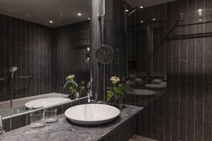 Stratum Suites by Bernadotte & Kylberg | Bathroom | Free toiletries, hair dryer, towels - Clarion Hotel Sign (Stockholm)