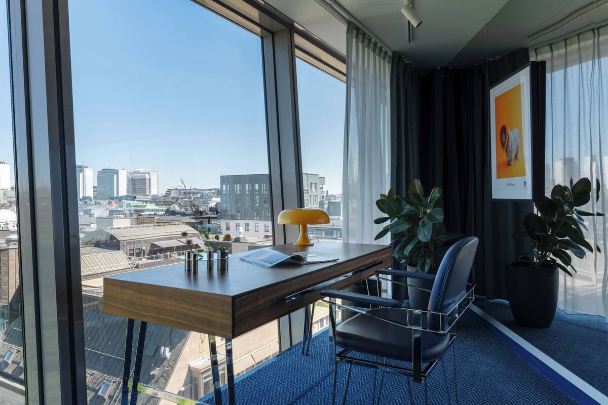 Stratum Suites by Bernadotte & Kylberg | 防敏寢具、羽絨被、迷你吧、房內夾萬