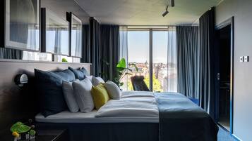 Stratum Suites by Bernadotte & Kylberg | Allergitestade sängkläder, duntäcken och minibar