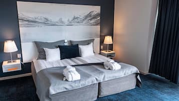 Deluxe Room, Non Smoking | Hypo-allergenic bedding, down comforters, minibar, in-room safe