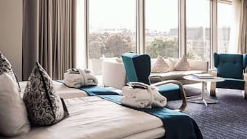 Quarto luxo, para não fumantes | Roupas de cama antialérgicas, edredons de pluma, frigobar