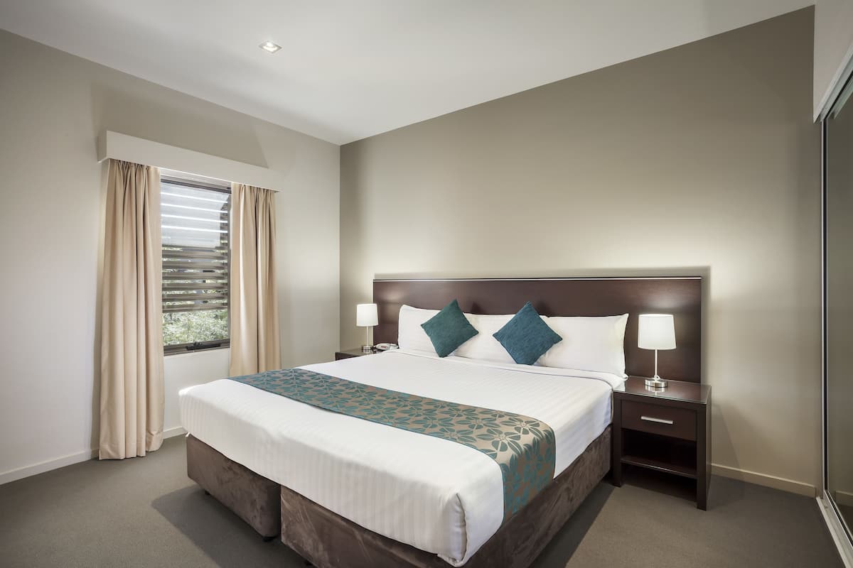 1 bedroom, in-room safe, desk, iron/ironing board