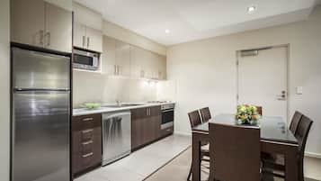 Micro-ondas, cooktop, chaleira elétrica, torradeira