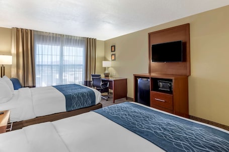 Desk, iron/ironing board, WiFi, bed sheets