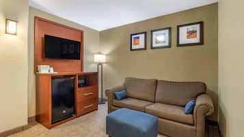 Suite, Multiple Beds, Non Smoking | Desk, iron/ironing board, WiFi, bed sheets