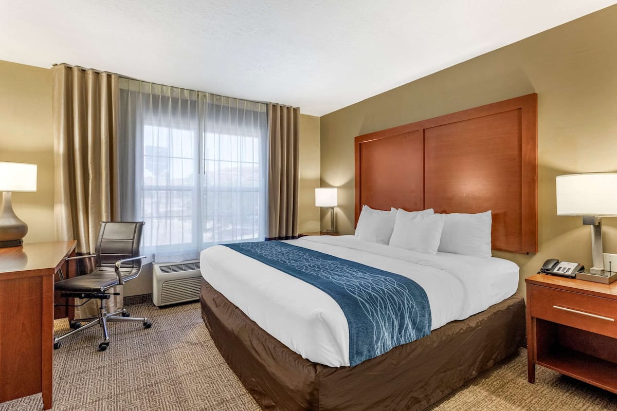 Desk, iron/ironing board, WiFi, bed sheets