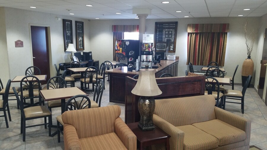 HomeTown Hotel Bryant