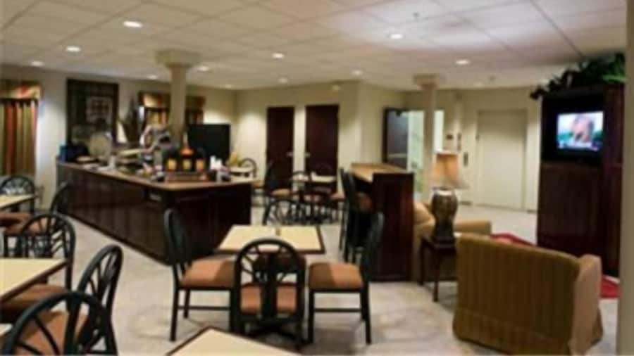HomeTown Hotel Bryant