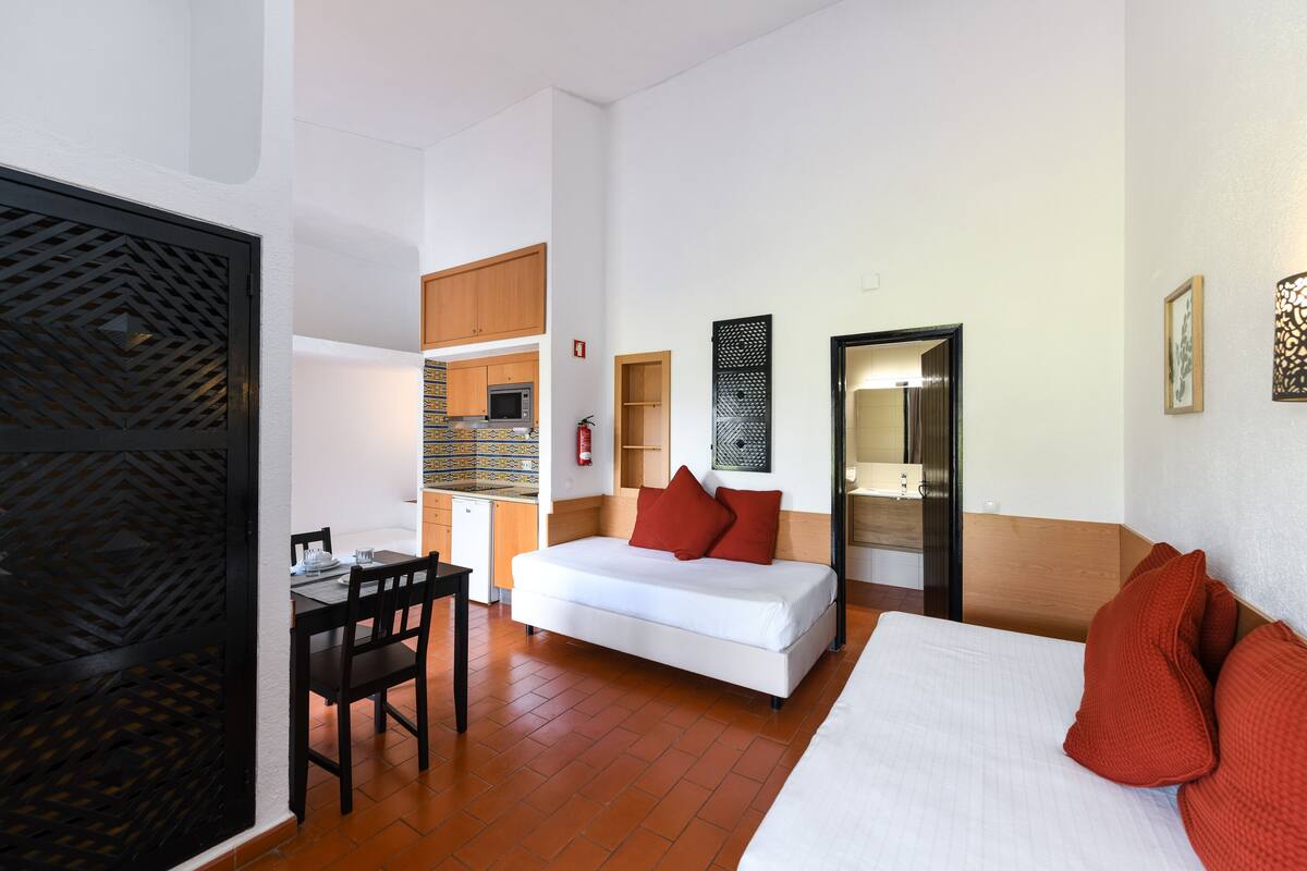 studio | 2 bedrooms, individually decorated, individually furnished