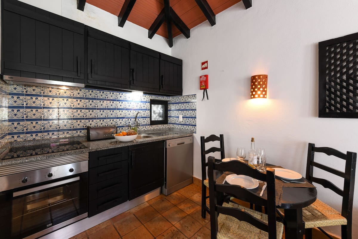 apartment, 1 bedroom | private kitchen | microwave, oven, coffee/tea maker, electric kettle