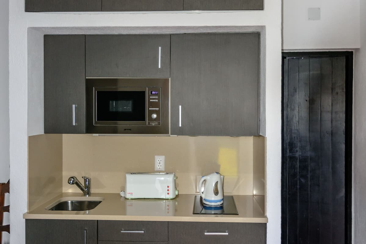 studio | private kitchenette | microwave, oven, coffee/tea maker, electric kettle
