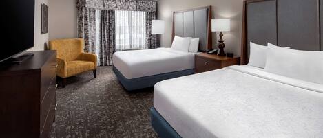 Pengeskab på værelset, strygejern/strygebræt, gratis baby-/barnesenge