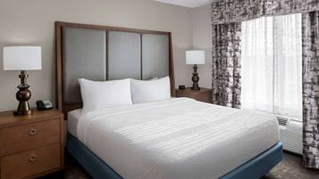 Brankas, setrika/meja setrika, dan tempat tidur bayi gratis