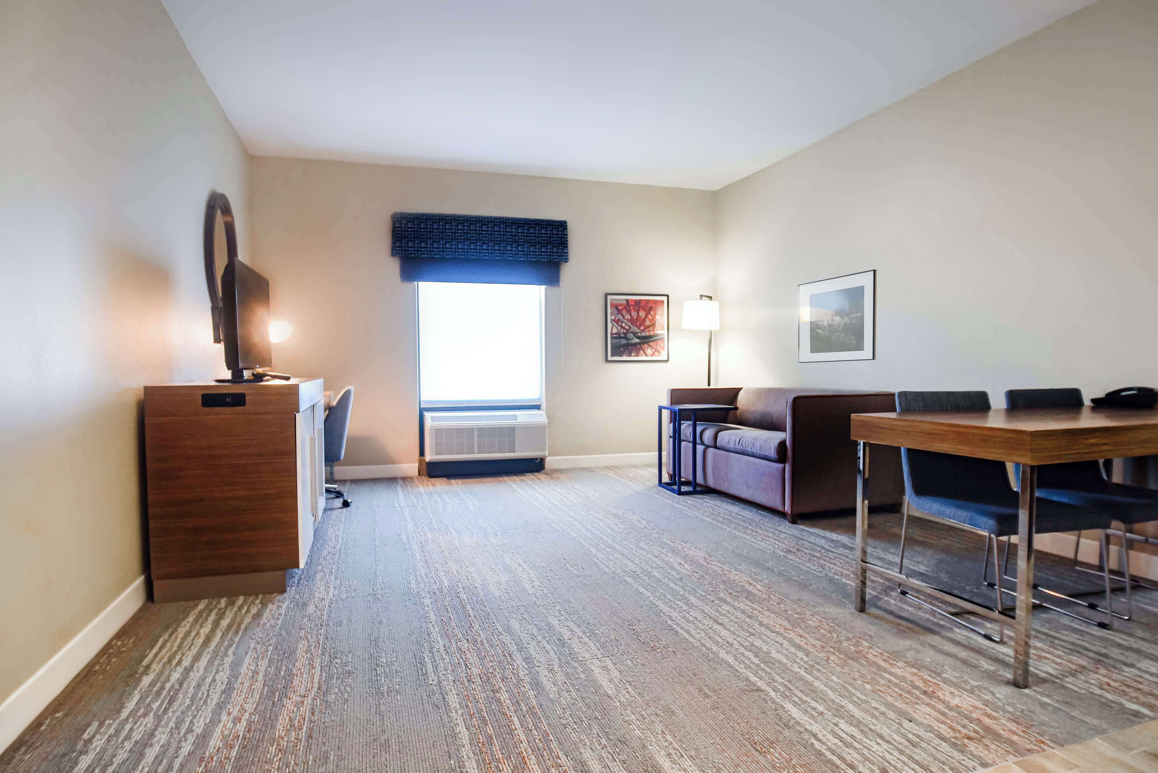 suite, one king bed, non-smoking | living area | 40-inch flat-screen tv with cable channels, tv