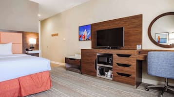 Standard room with king bed | In-room safe, desk, blackout drapes, iron/ironing board