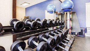 A gym with rows of dumbbells and exercise balls. - Hampton Inn Baton Rouge - Denham Springs (Denham Springs)