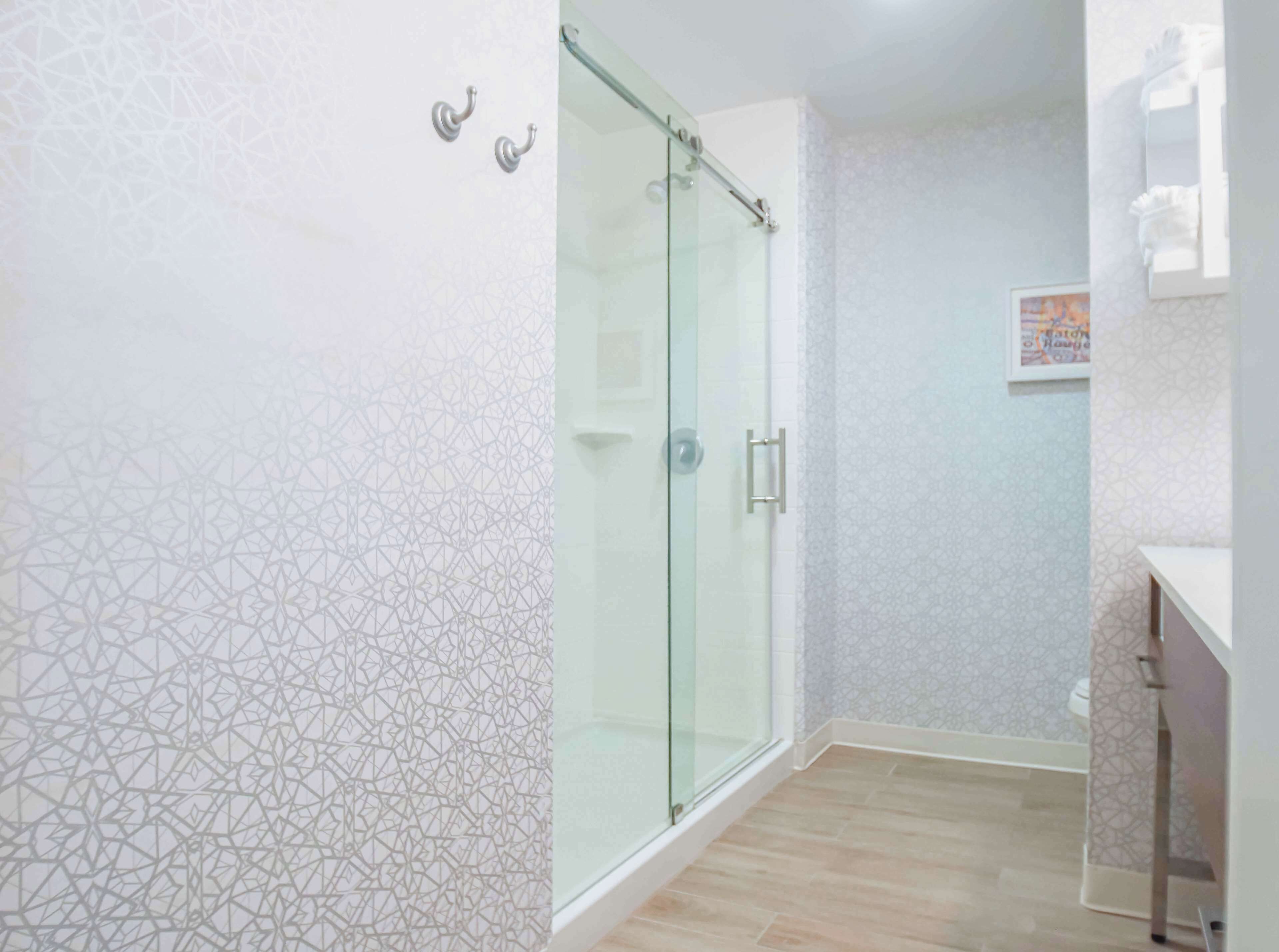 Chambre standard, très grand lit | Salle de bain