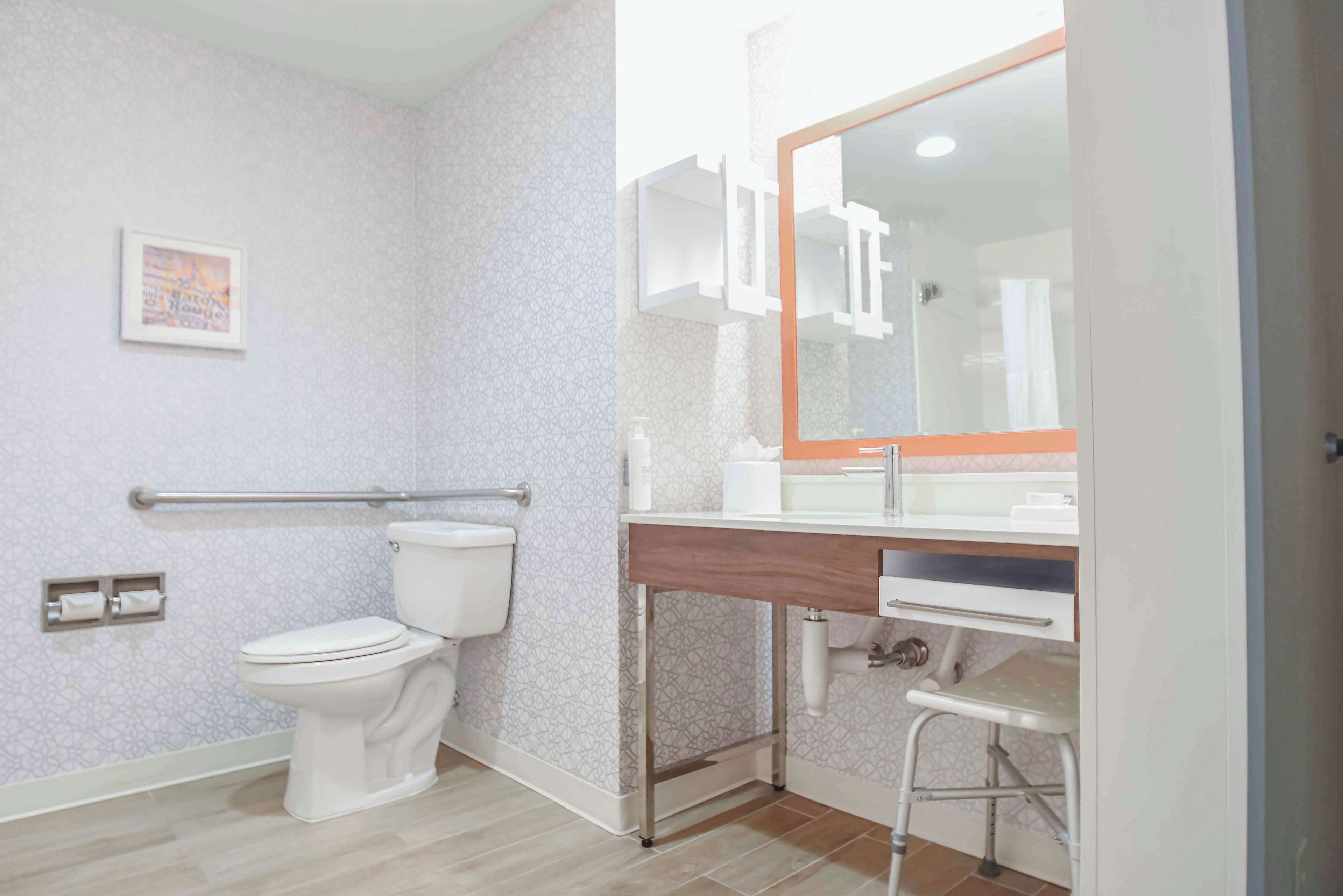 room, 1 king bed, non smoking | bathroom | free toiletries, hair dryer, towels