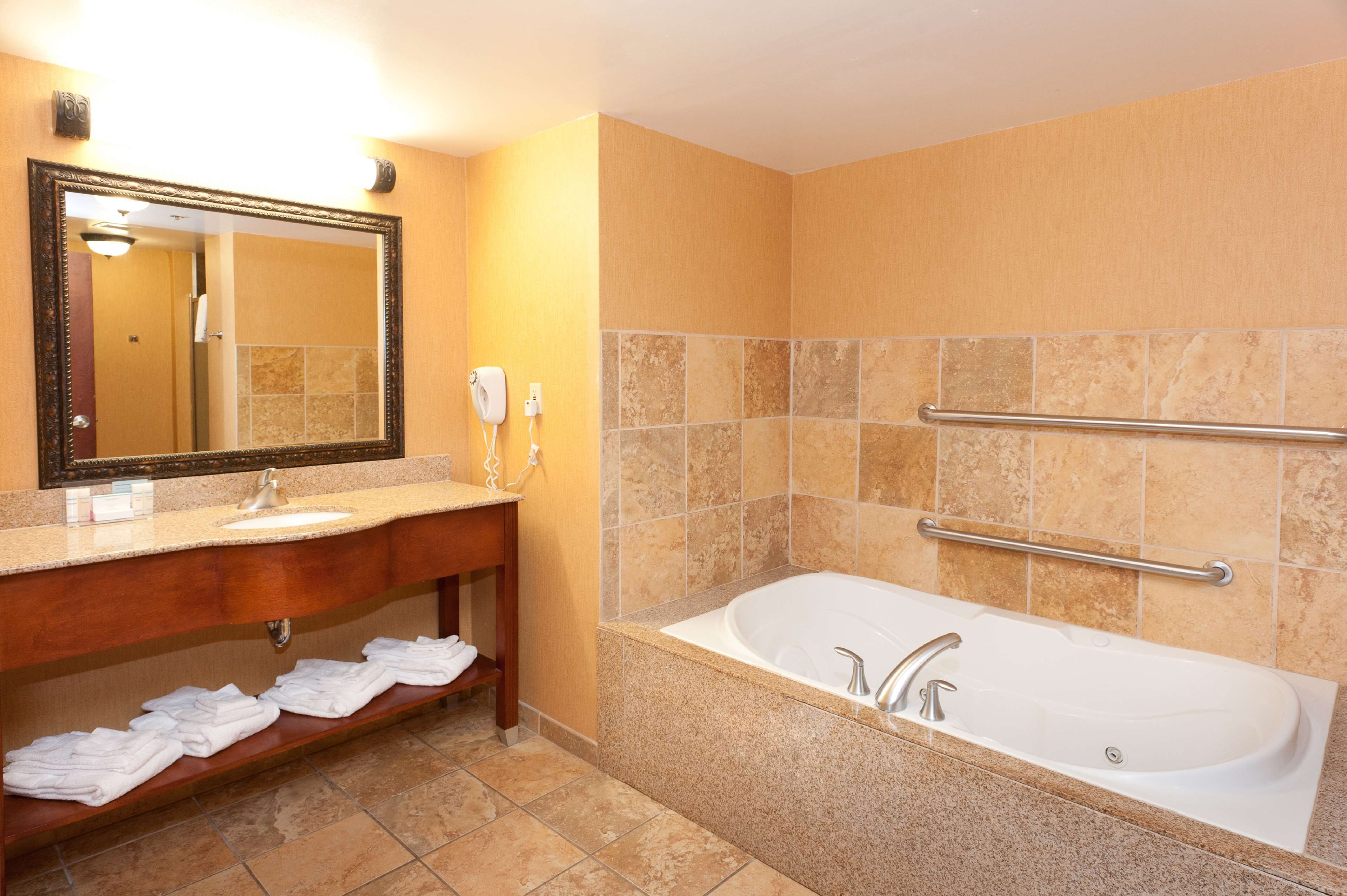 suite, one king bed, non-smoking | bathroom | bathtub, hair dryer, towels