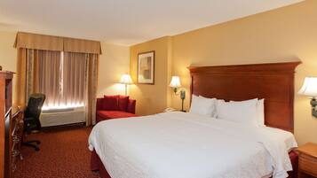 Een kluis op de kamer, een strijkplank/strijkijzer, gratis extra bedden