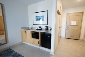 Minibar - Hampton Inn & Suites McComb (McComb)