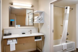 Deluxe Room, 1 King Bed, Non Smoking | Bathroom | Combined shower/tub, free toiletries, hair dryer, towels - Hampton Inn Tremonton (Tremonton)