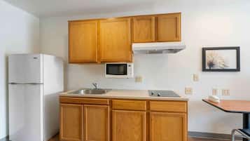 Desk, laptop workspace, iron/ironing board, free WiFi