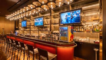 2 bars/lounges