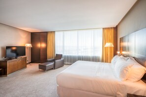 Presidentiële suite | Luxe beddengoed, een kluis op de kamer, geluiddichte muren